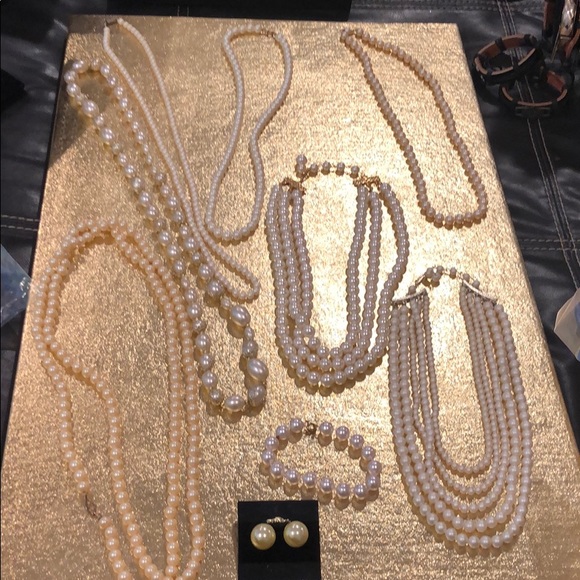 Faux Pearl Jewelry Lot - Picture 1 of 1